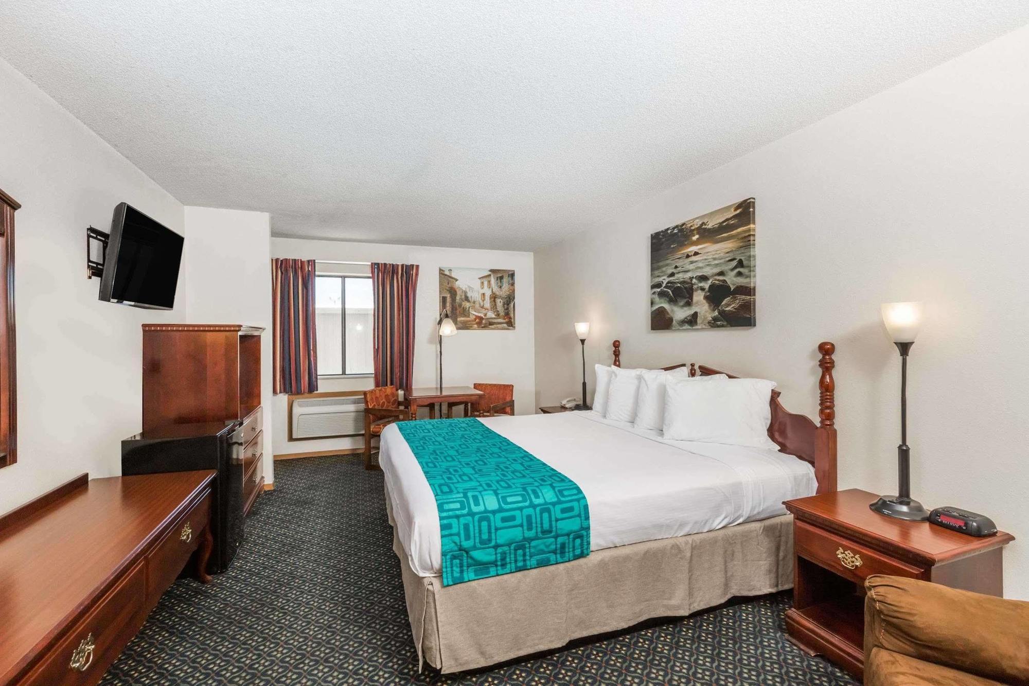 Howard Johnson By Wyndham Wichita Airport Exterior photo